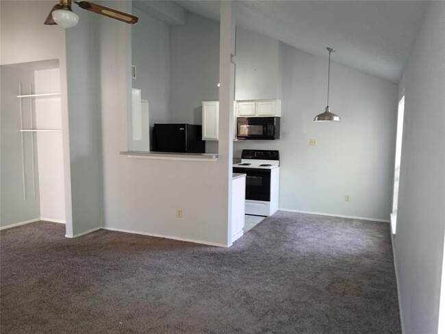 Building Photo - 22116 Moss Falls Ln