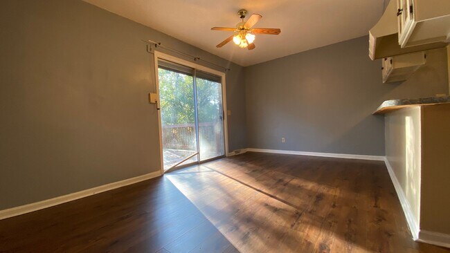 Building Photo - Spacious 3 Bedroom, 3 Bathroom Home