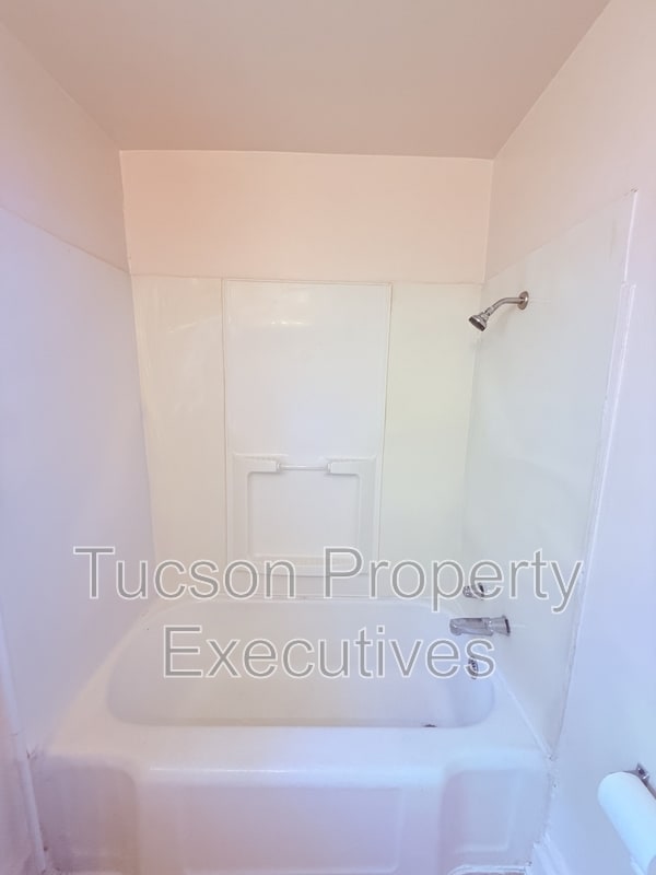 Foto del edificio - 2632 N Stone Ave