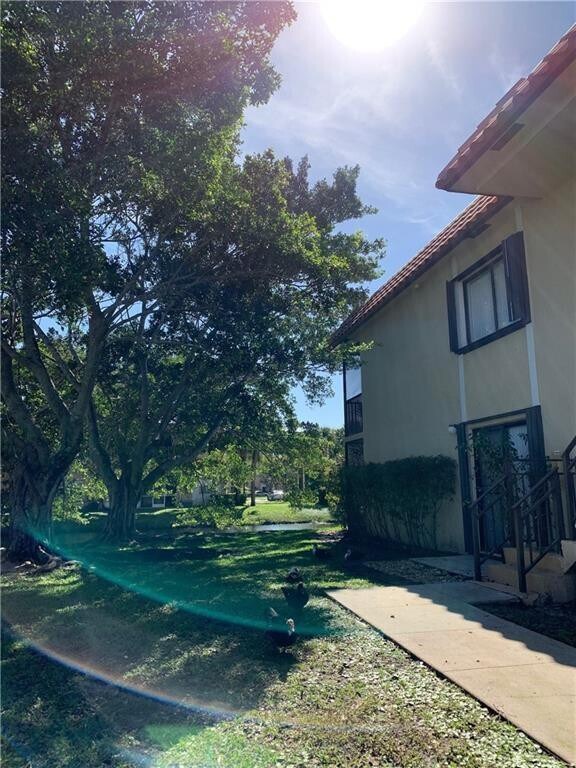 Foto del edificio - 424 Lakeview Dr