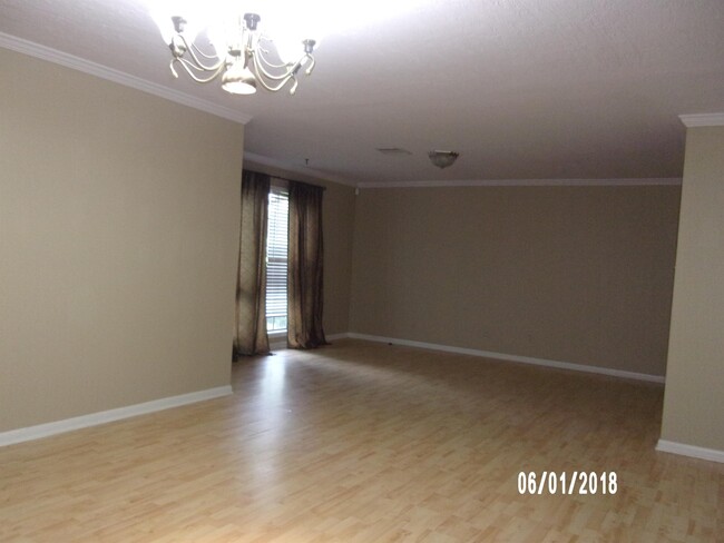 Foto del edificio - 1539 Gordon Dr