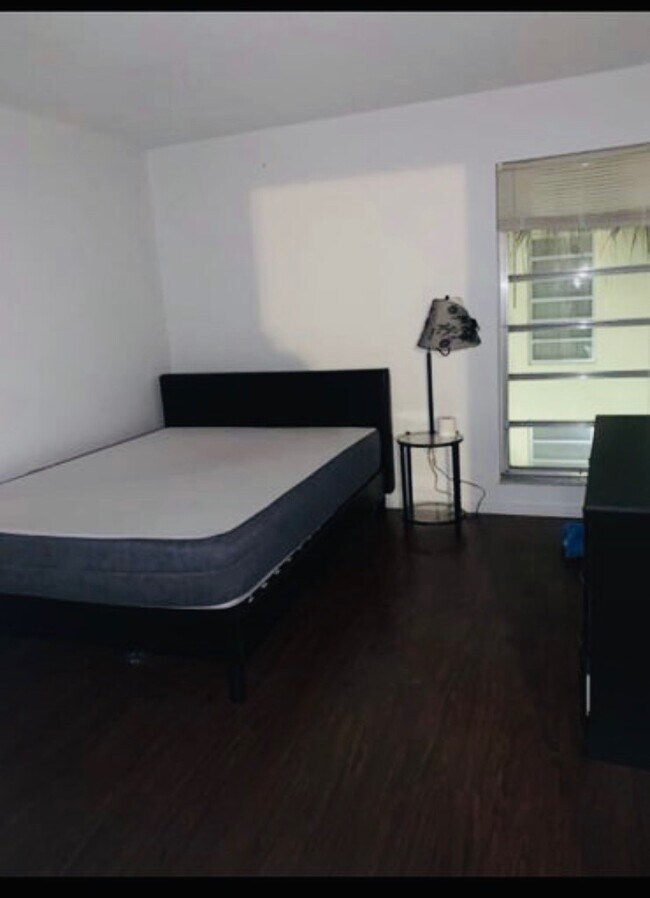 Building Photo - 12035 NE 2nd Ave