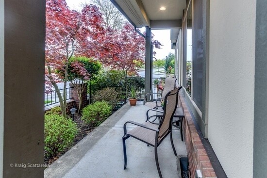 Building Photo - Beautiful Two Bedroom Town Home with Tons ...