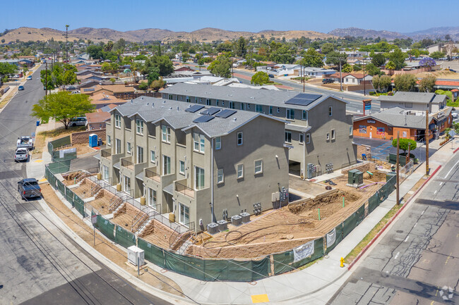 Contexto - Carlton Oaks Townhomes