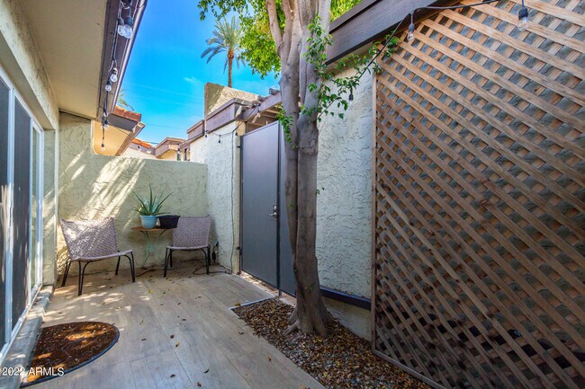 Foto del edificio - 4916 E Edgemont Ave