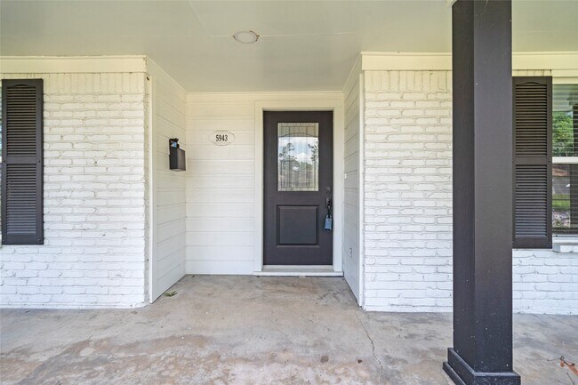 Building Photo - 5943 Greenmont Dr