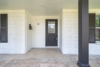 Building Photo - 5943 Greenmont Dr