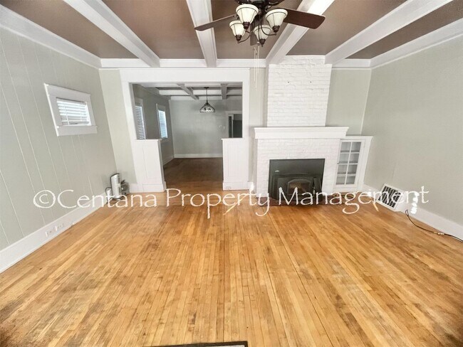Foto del edificio - Beautiful home with a garage close to Campus!