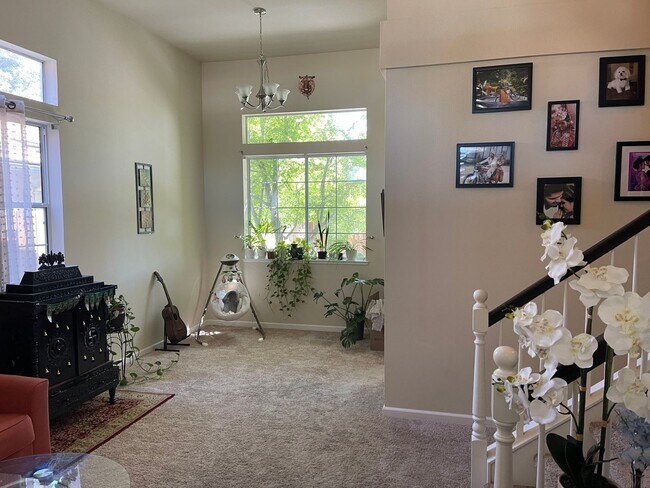 Building Photo - Great Executive 3 Bedroom, 3 Bath, 1782 sq...