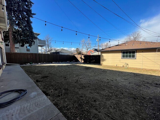 Foto del edificio - 2875 S Sherman St