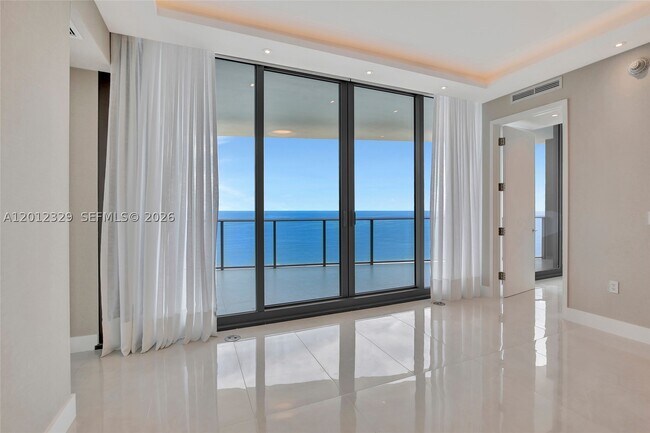 Foto del edificio - 15701 Collins Ave