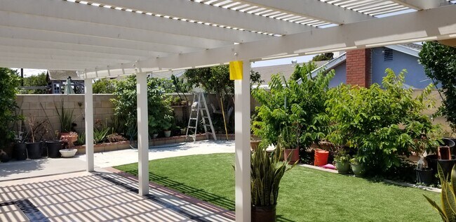 Patio bien mantenido - 16383 Shasta St