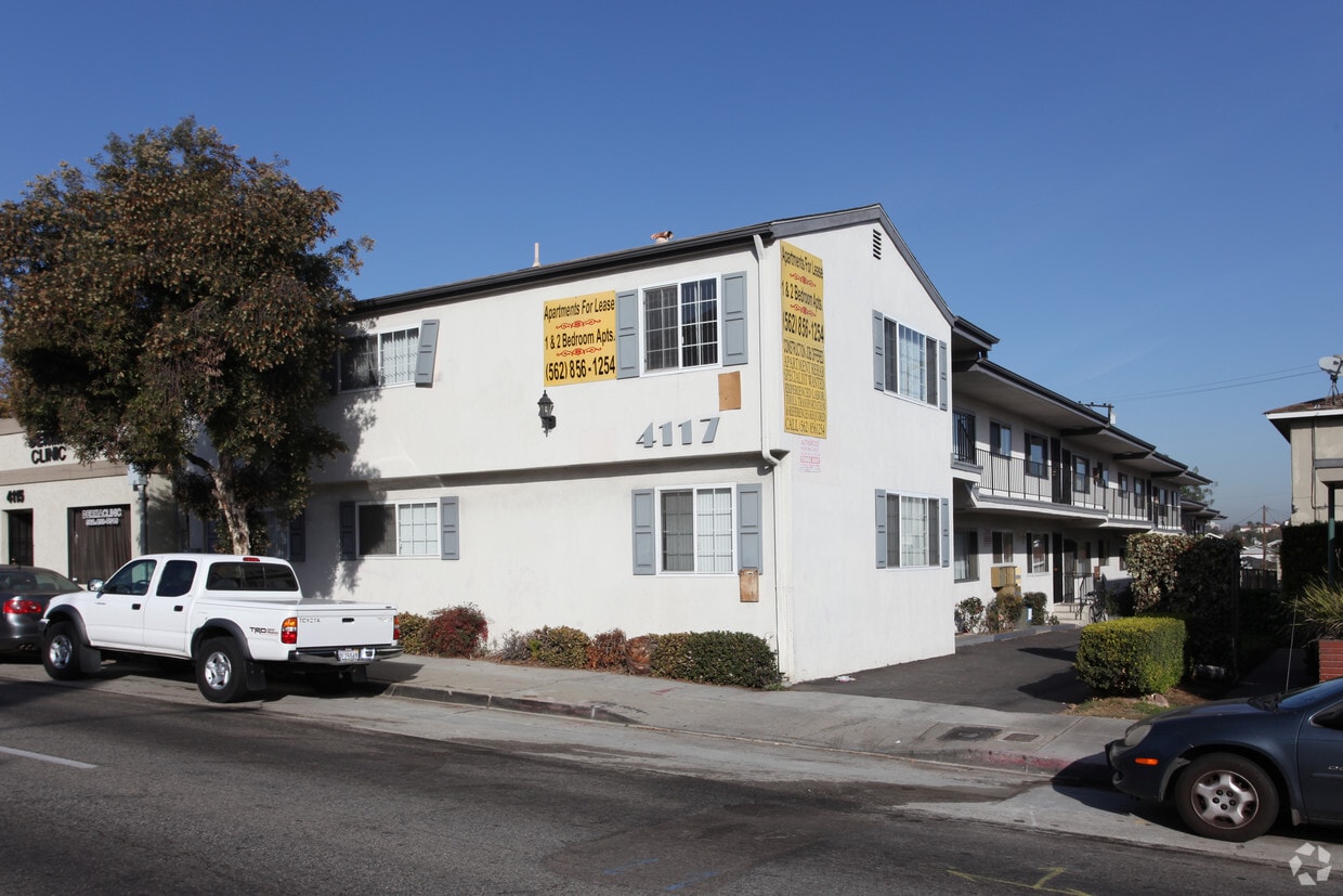 Foto del edificio - 4117 E 7th St