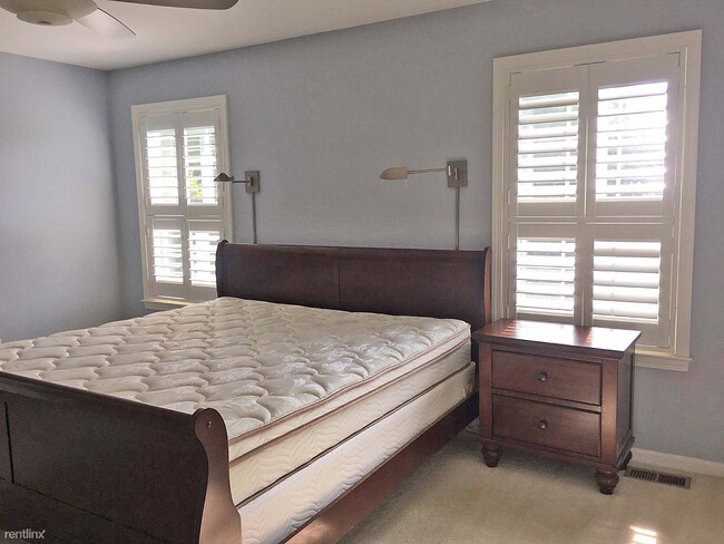 Building Photo - 3 br, 2.5 bath Condo - 3075 Barclay Way