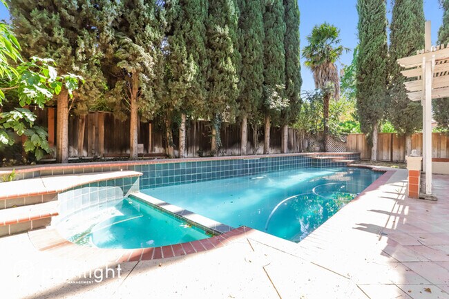 Building Photo - 1580 Locust Dr, Tracy, CA, 95376