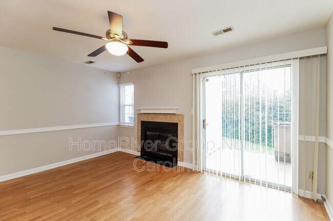 Foto del edificio - 3719 Winborne Ln