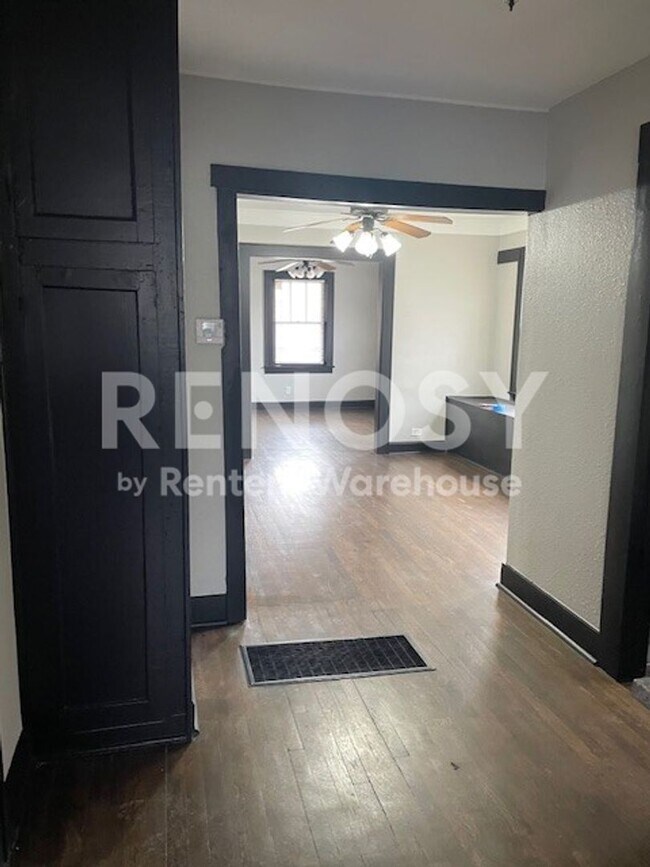 Foto del edificio - 576 S Oxford Ave