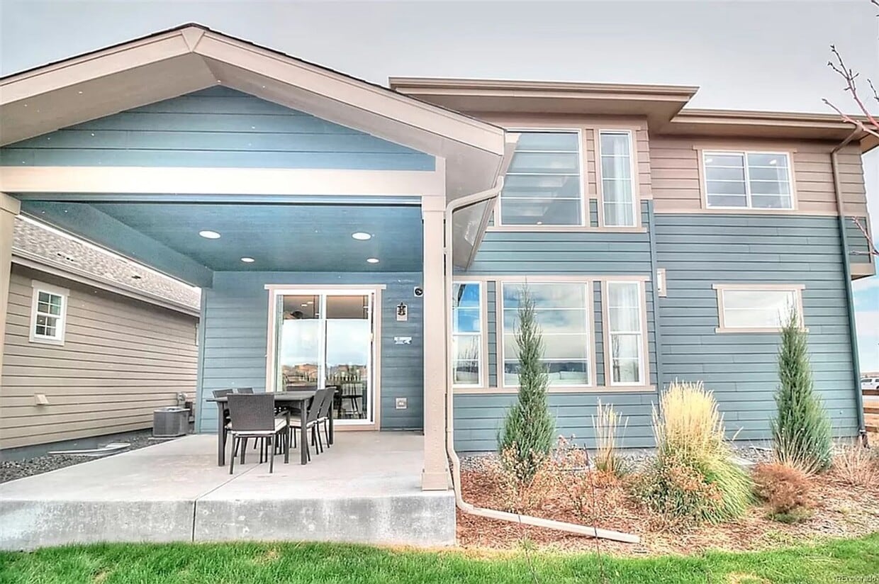 Primary Photo - Beautiful 6 Bedroom home in Mosaic