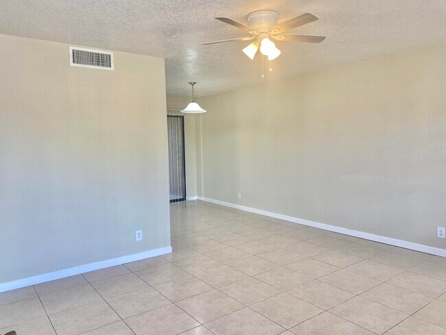 Foto del edificio - 4325 Oak Terrace Dr