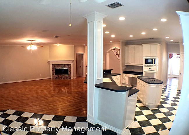 Building Photo - 850 Oak Crest Dr
