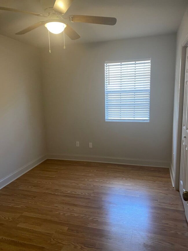 Building Photo - Fab New Orleans East Home