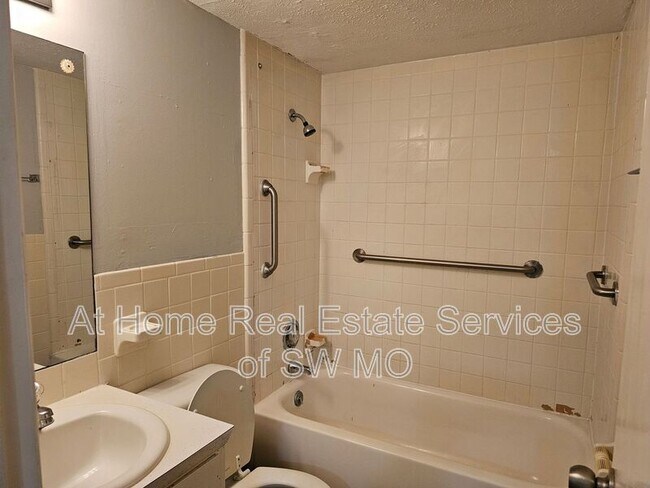 Foto del edificio - 728 E Walnut St