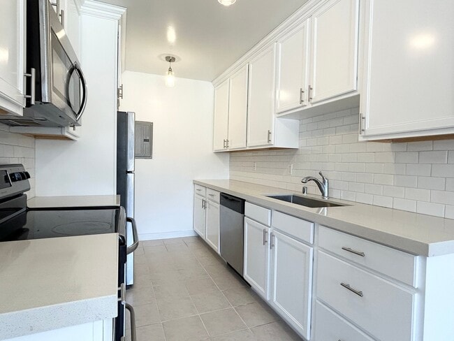 Photo - 1849 S Bentley Ave (Los Angeles, CA) Apartment