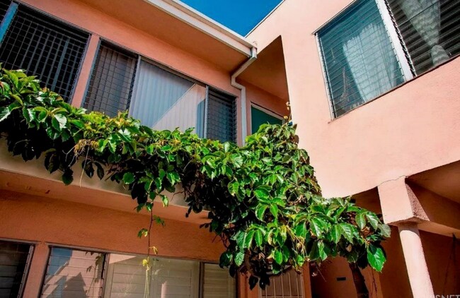 Building Photo - 11818 Gateway Blvd