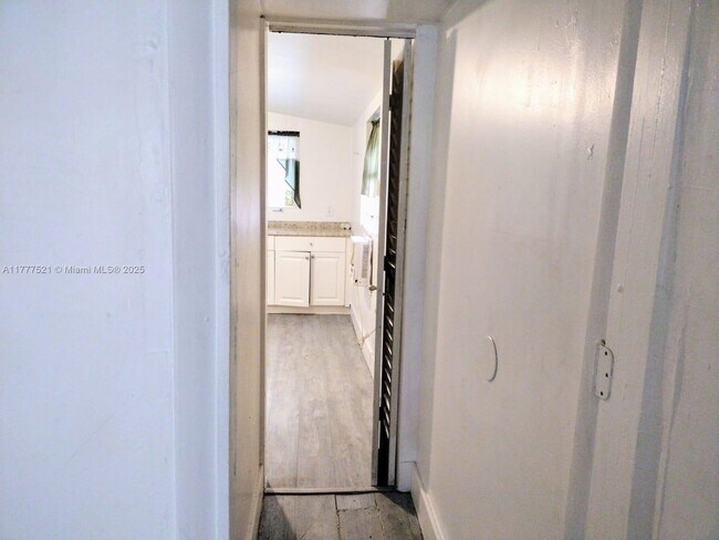 Foto del edificio - 5647 NW 5th Ct