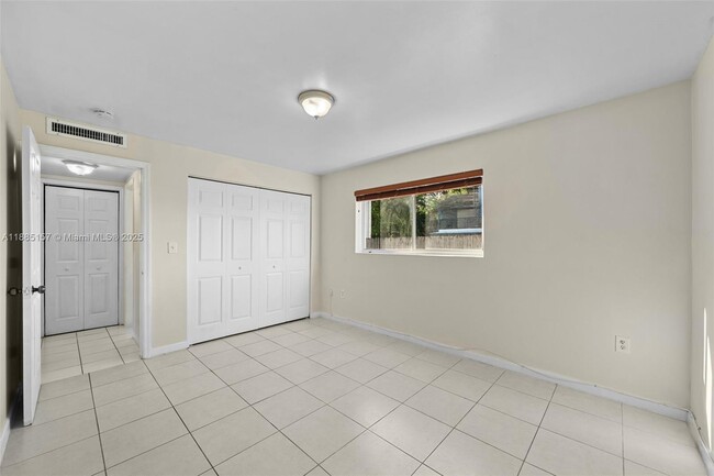 Building Photo - 3101 SW 27th Ave