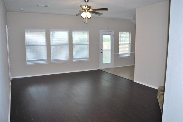 Foto del edificio - 3015 Scenic Glen Dr