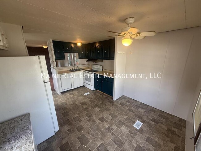 Building Photo - 715 College Ave