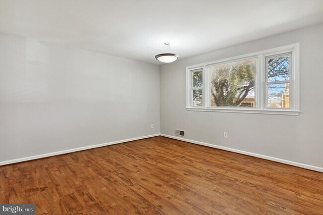 Foto del edificio - 6414 Winnepeg Rd