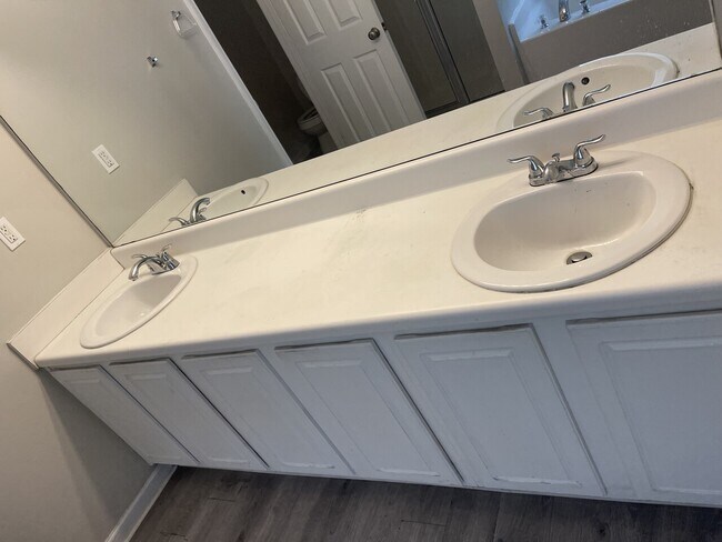 Foto del edificio - 7342 Walton Hill