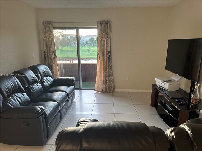 Foto del edificio - 17530 NW 68th Ave