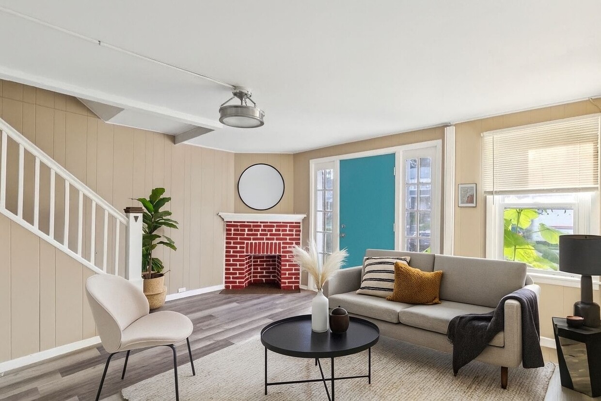 Primary Photo - 358 E Upsal St