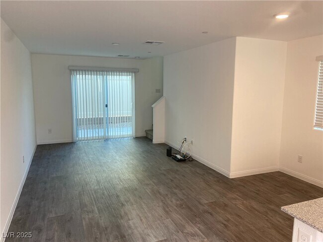 Foto del edificio - 12130 Midnight Pine Rd