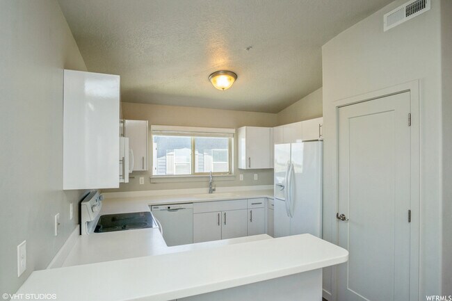 Foto del edificio - 1700 S Sandhill Rd