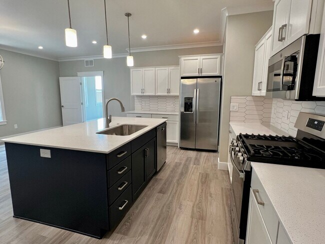 Building Photo - 4 Bedroom 3 Bath New Star Development