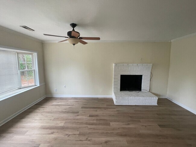 Foto del edificio - 346 Lancaster Rd