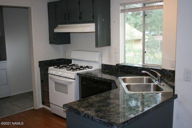 Building Photo - 3147 Mesa Trail