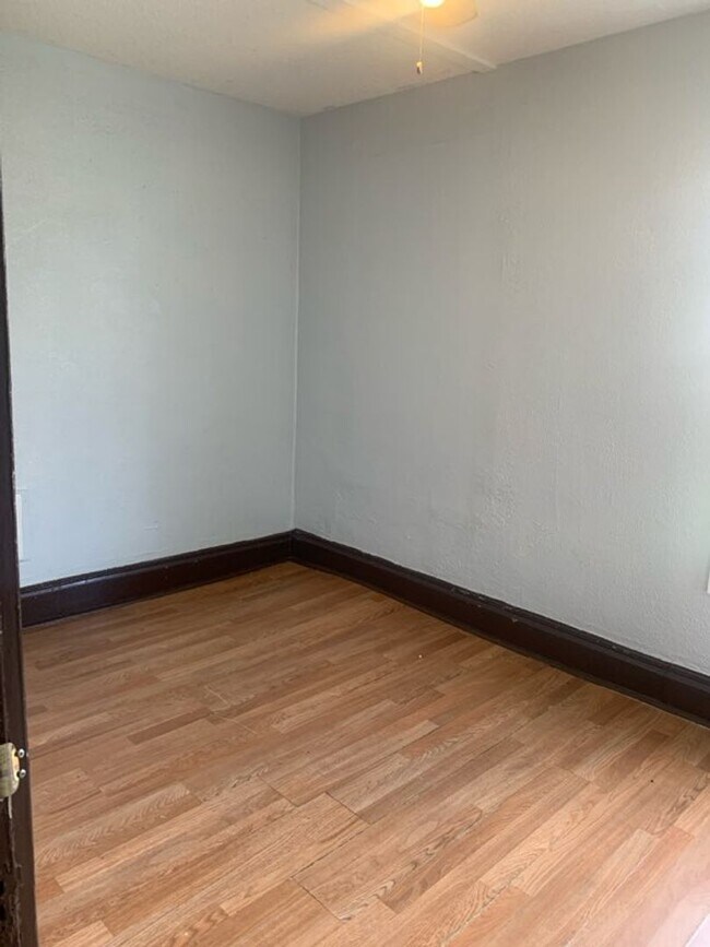 Building Photo - SPACIOUS 4 Bedroom 2 Bath House