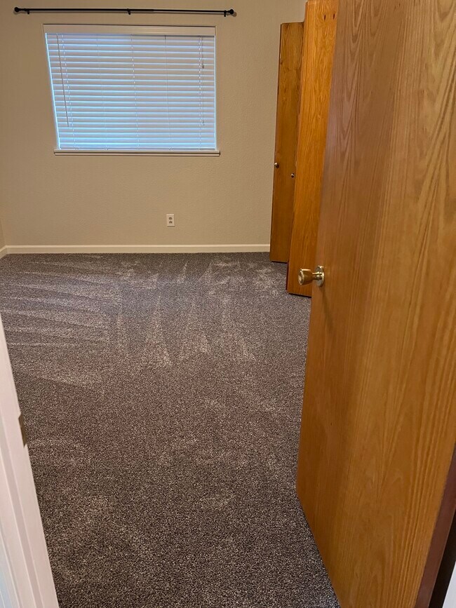 Building Photo - 5536 Glenridge Way
