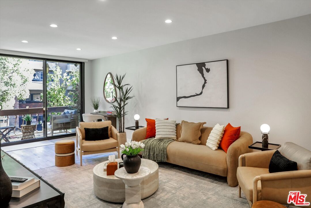 Foto principal - 7300 Franklin Ave