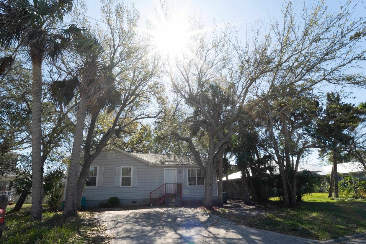 Primary Photo - 199 Cabeza St