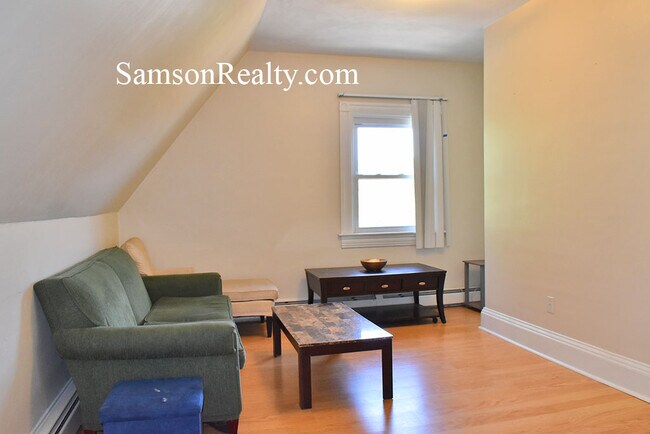 Building Photo - 381 Angell St