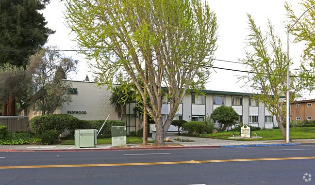 Foto del edificio - Westwood Ambassador