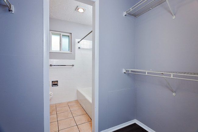 Building Photo - 2727 N Amidon Ave