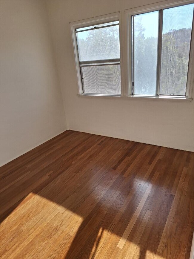 Foto del edificio - 5976 Hayes Ave