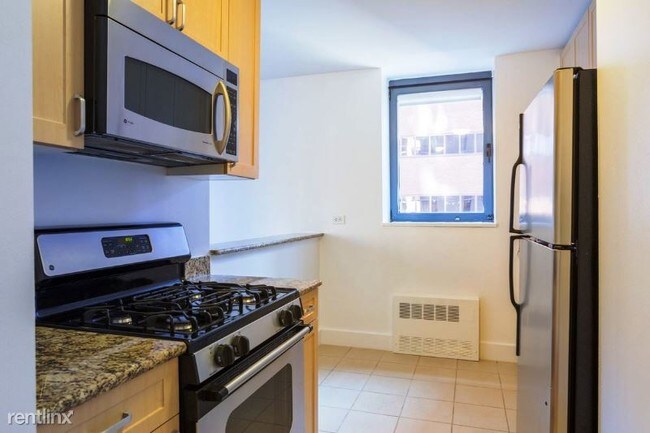 Building Photo - 34 W 48th St